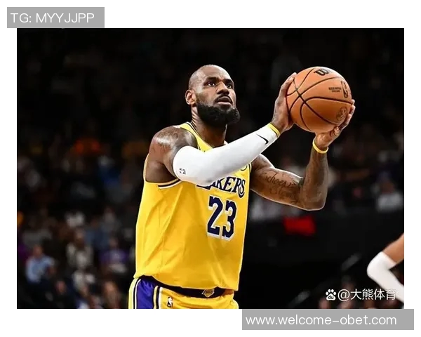 百分百命中率砍下25分13篮板现役仅六人能及一神人更是狂砍40分30篮板大三元