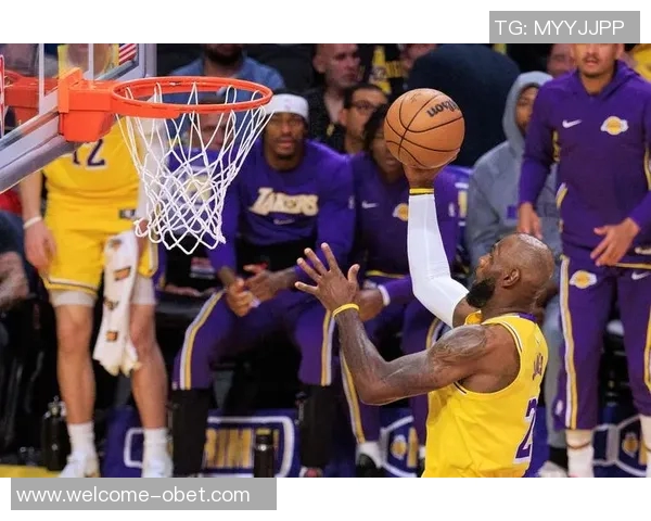 詹姆斯点评球队防守表现称整体进步明显人盯人防守相当出色